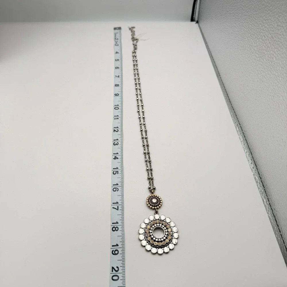 Vintage 90s Silver Tone Sunburst Medallion Pendant Necklace Boho Fashion Jewelry